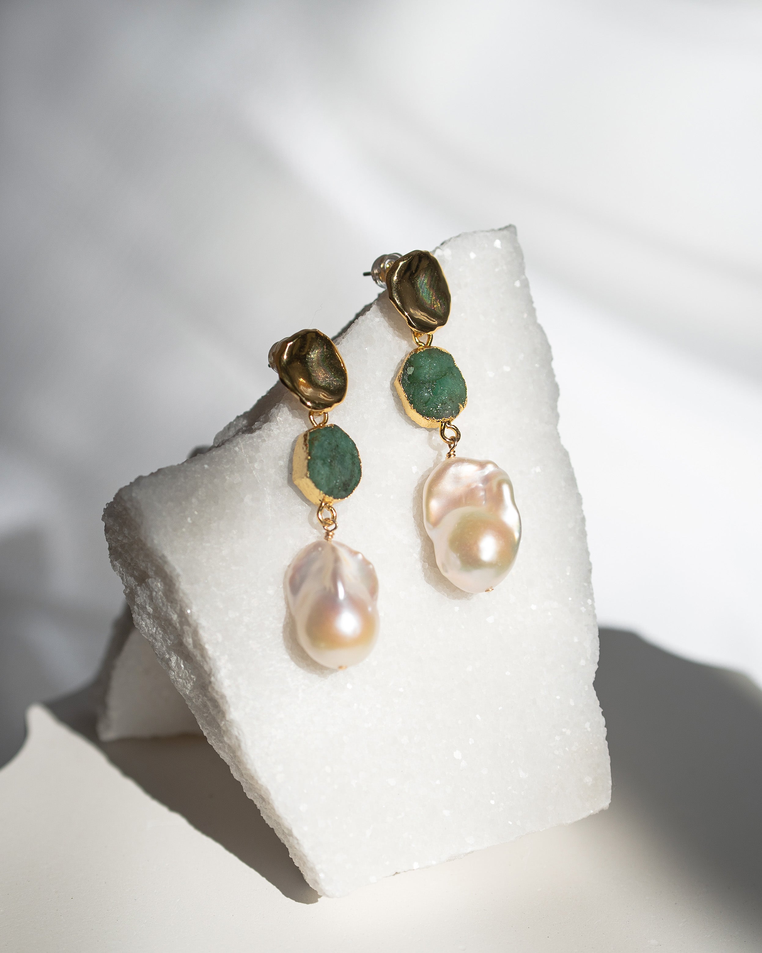 SAMPLE - May | Emerald Birthstones x Pearls Earrings