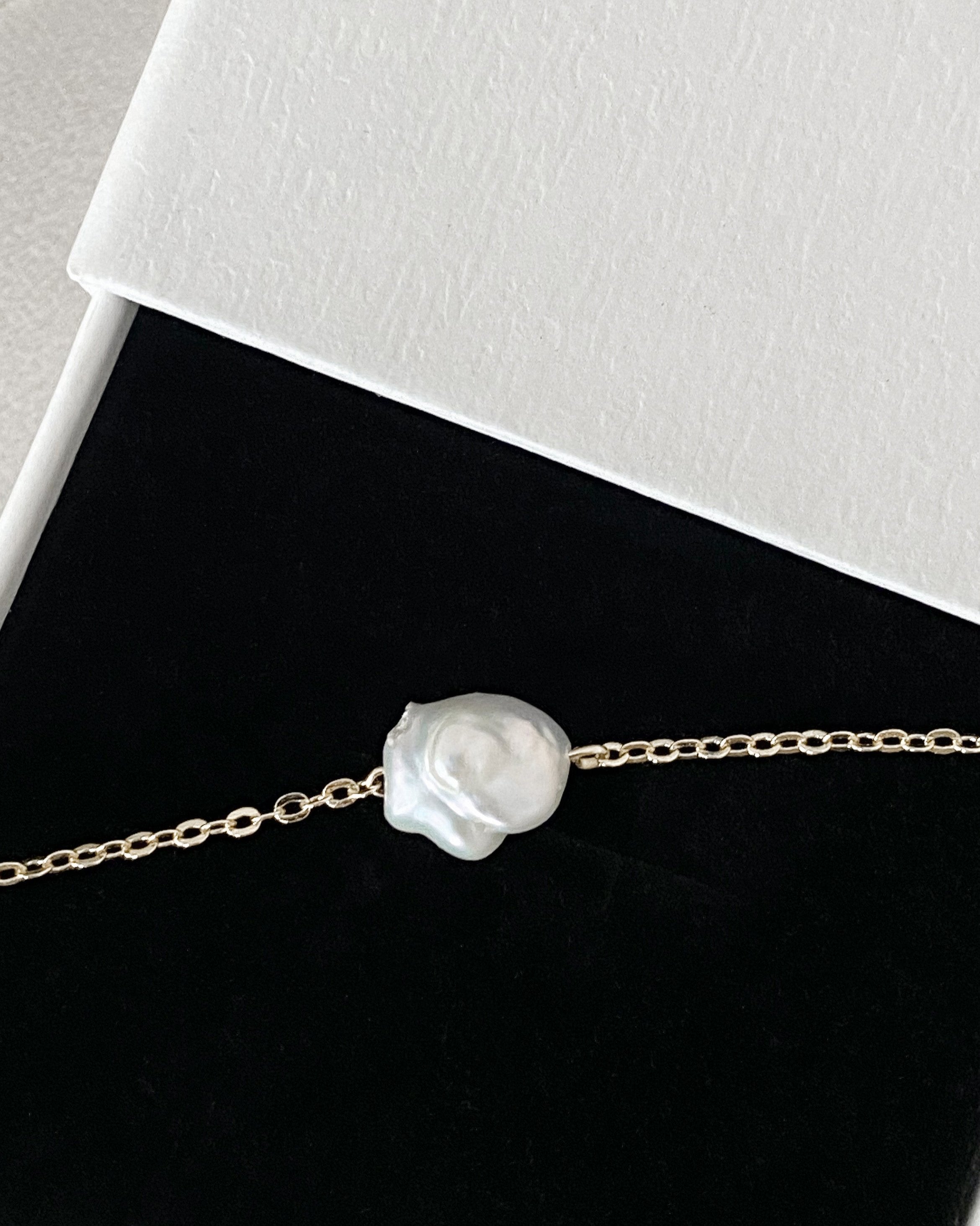 Irregular Single Pearl Bracelet