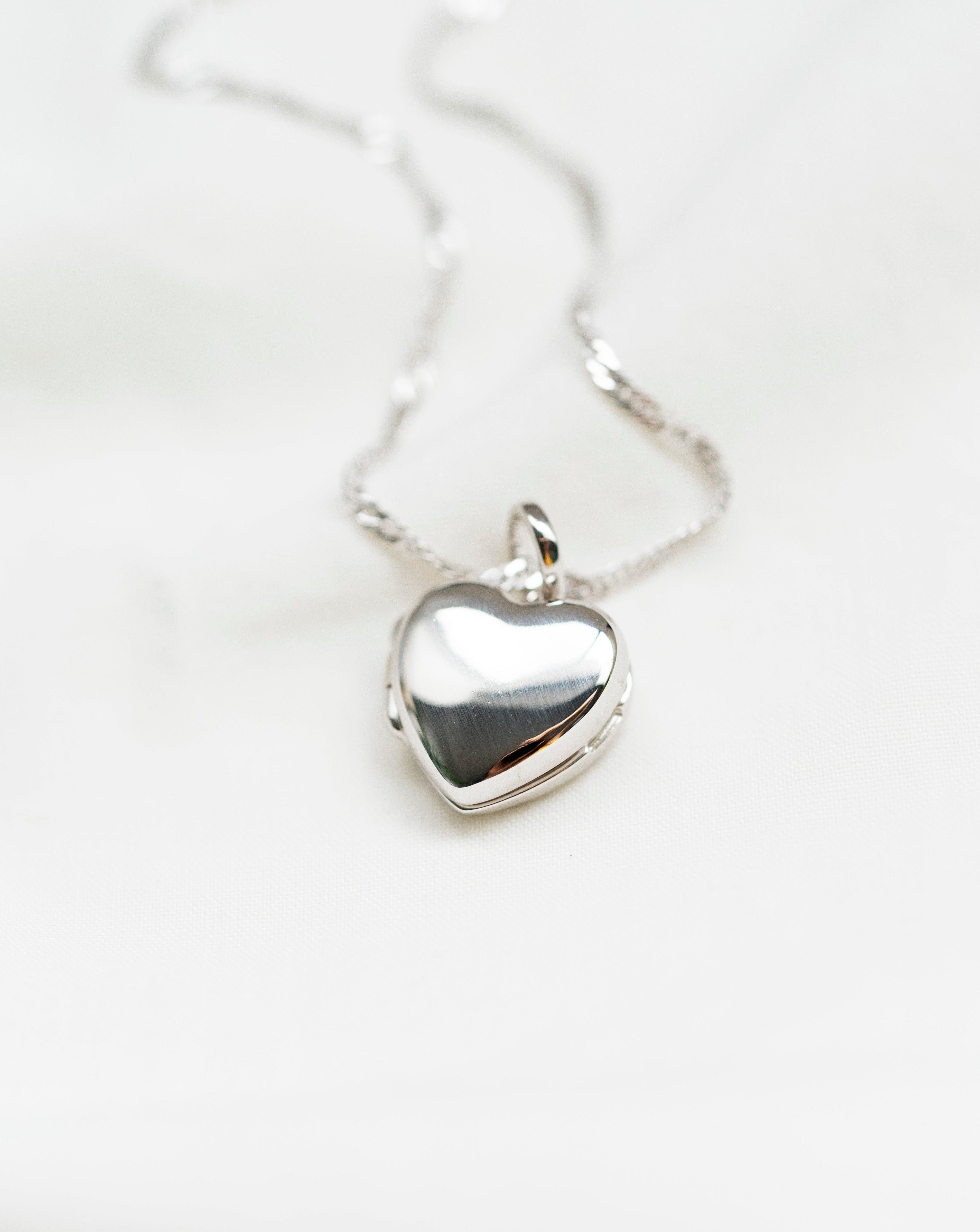 Love Heart Locket w Anne Chain