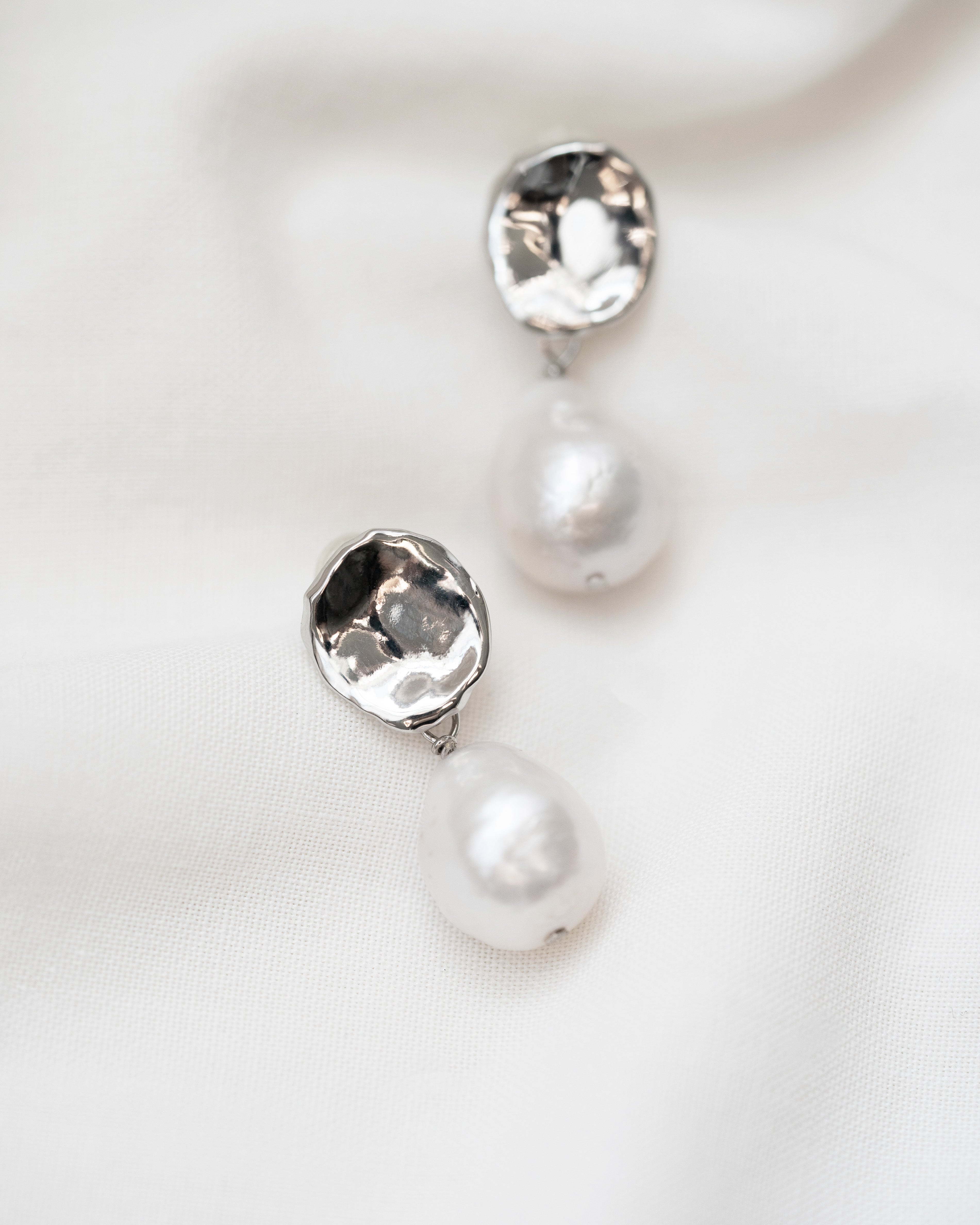 Jen Pearl Earrings